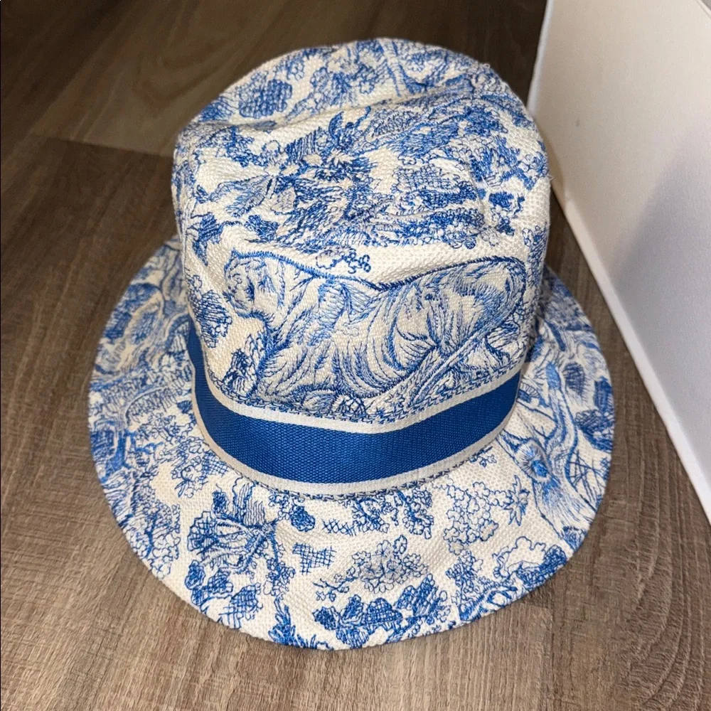 💙 💯 AUTH CHRISTIAN DIOR BLUE WHITE PRINT BUCKET HAT NWOT 💙 - Picture 4 of 10